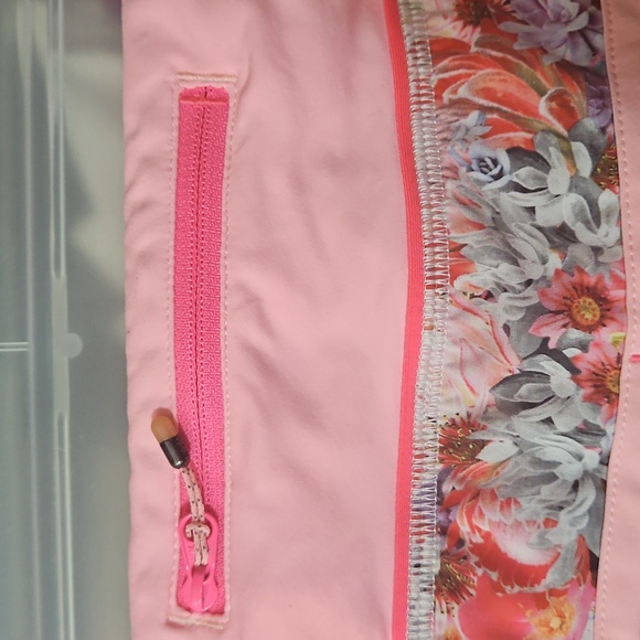 Lululemon Speed Shorts - Picture 4 of 10